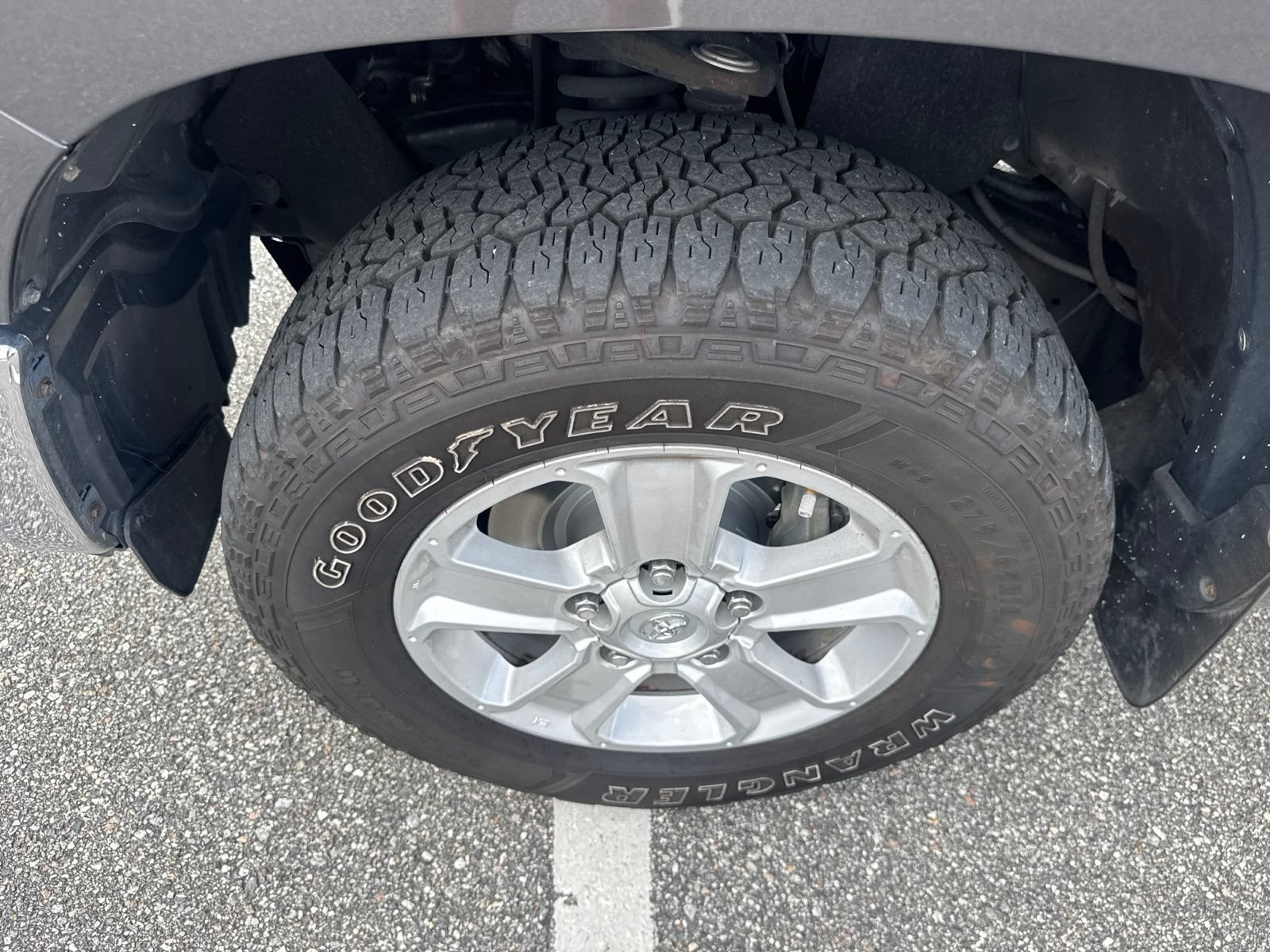 Used 2016 Toyota Tundra SR5 w/ SR5 Upgrade Package AWD/4WD image 12
