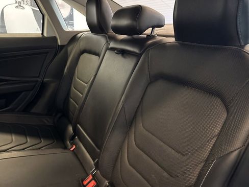 Used 2019 Volkswagen Jetta SEL Premium image 14