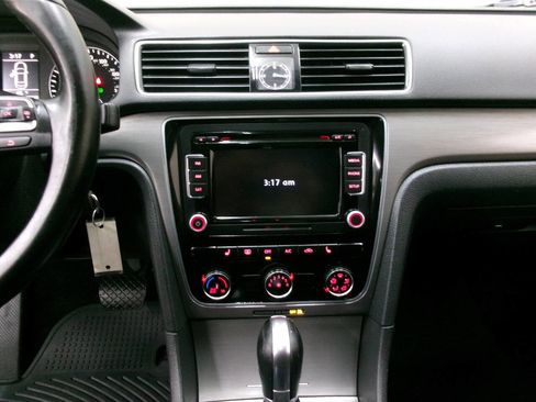 Used 2014 Volkswagen Passat 2.5 SE image 36