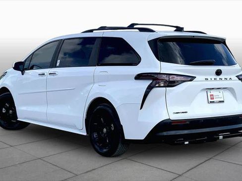 Certified 2026 Toyota Sienna XLE Woodland Edition AWD/4WD image 12