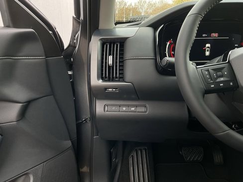 New 2026 Nissan Pathfinder SL image 28