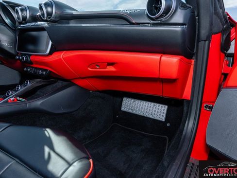 Used 2020 Ferrari Portofino RWD image 29