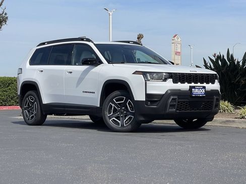New 2026 Jeep Cherokee Laredo AWD/4WD image 2