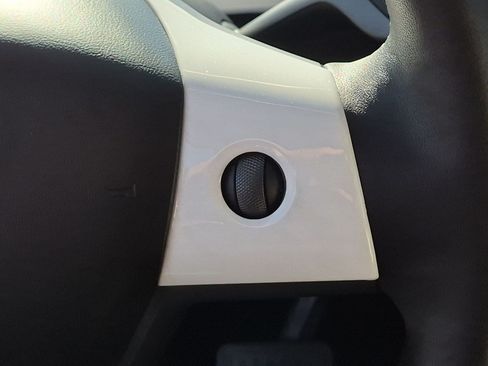 Used 2021 Tesla Model Y Long Range AWD/4WD image 12