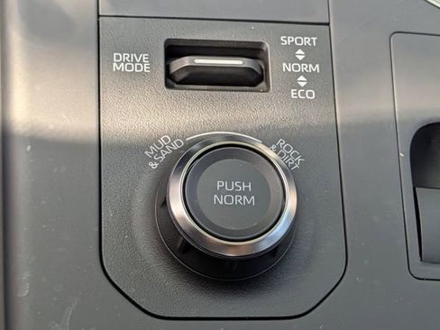 Certified 2026 Toyota Highlander XSE image 17