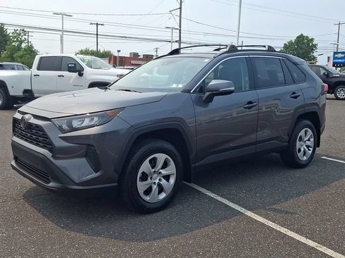 Used 2021 Toyota RAV4 LE AWD/4WD image 3