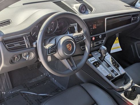 New 2026 Porsche Macan image 4