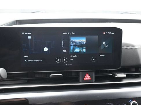 Used 2025 Kia Carnival FWD image 13