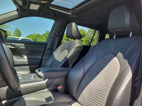 Used 2021 Toyota Highlander XSE AWD/4WD image 15