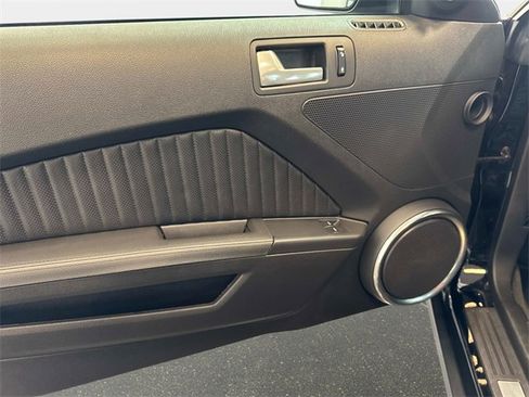 Used 2011 Ford Mustang Shelby GT500 w/ SVT Performance Pkg image 9