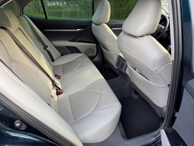 Used 2020 Toyota Camry XSE FWD image 14