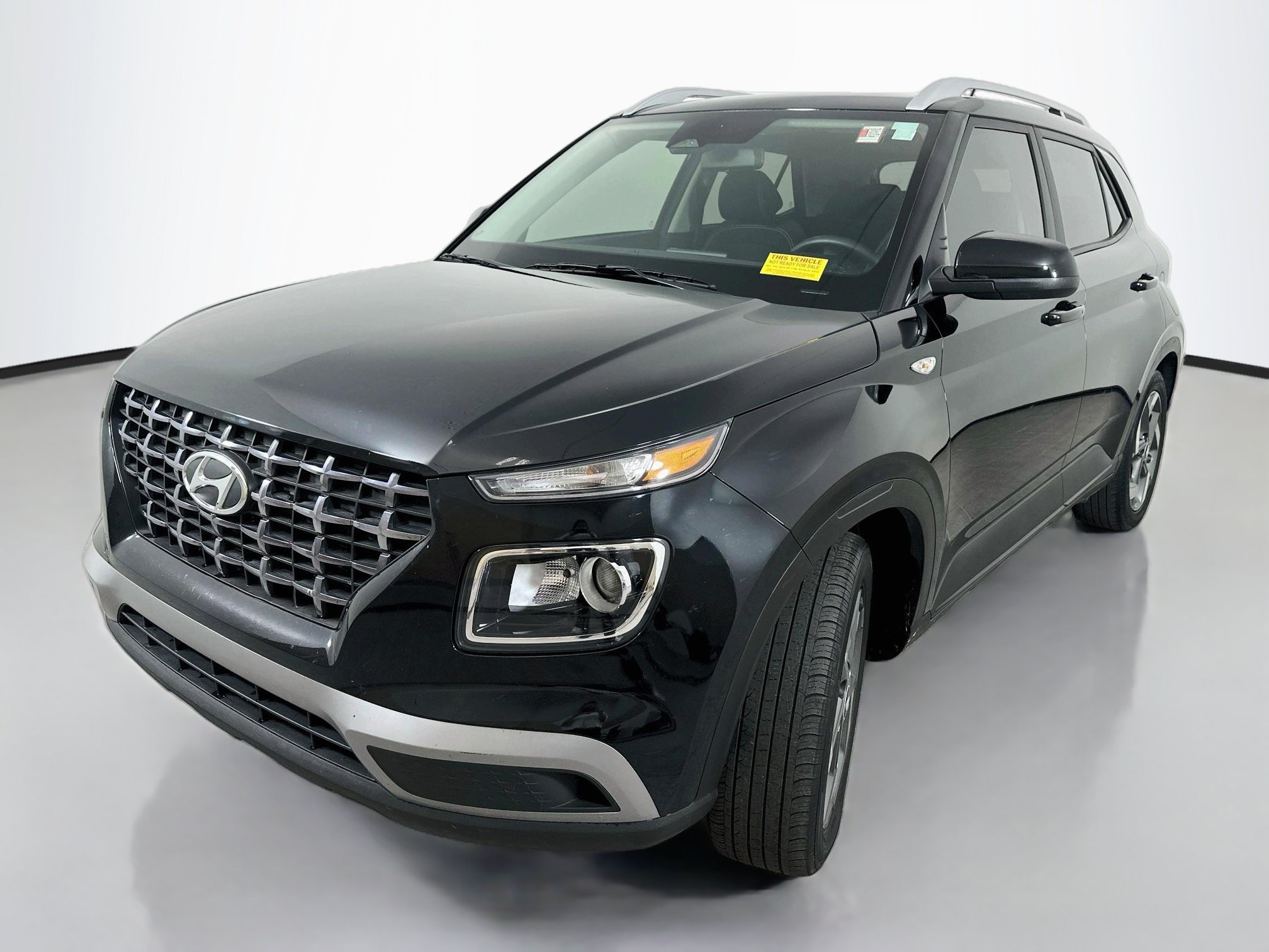 Used 2024 Hyundai Venue SEL FWD image 3