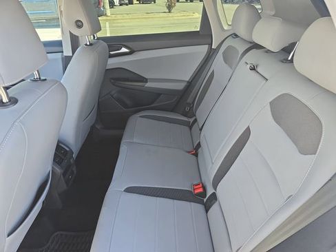 Used 2022 Volkswagen Taos SE image 13