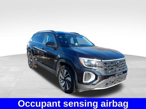 Used 2025 Volkswagen Atlas SE image 22