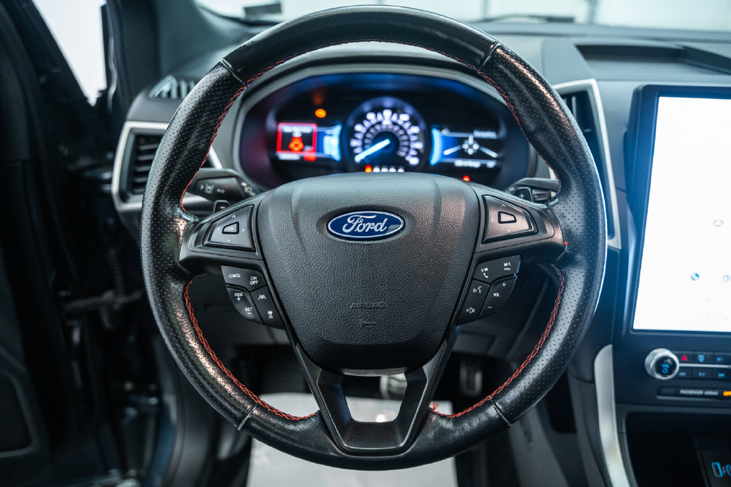 Used 2022 Ford Edge ST-Line w/ Class II Trailer Tow Package AWD/4WD image 28