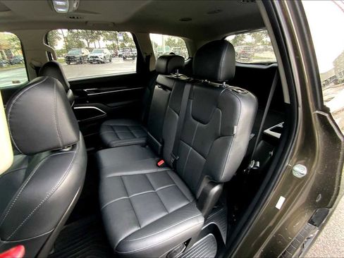 Used 2023 Kia Telluride EX image 40