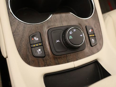 Used 2022 GMC Acadia Denali w/ Trailering Package FWD image 8
