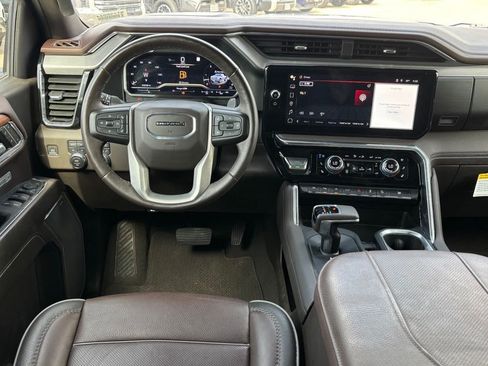 Used 2023 GMC Sierra 1500 Denali w/ Technology Package AWD/4WD image 10