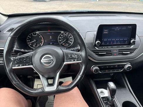 Used 2022 Nissan Altima 2.0 SR FWD image 11