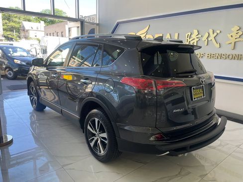 Used 2016 Toyota RAV4 XLE AWD/4WD image 5