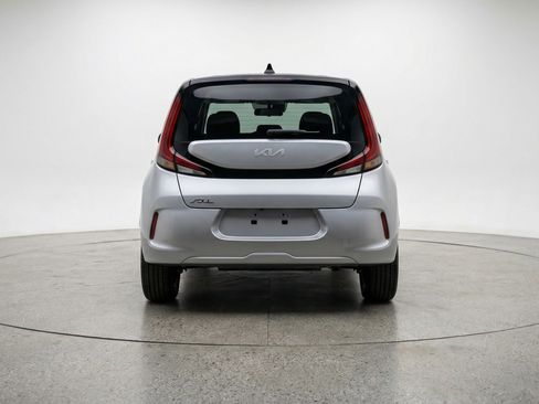 Used 2025 Kia Soul LX w/ LX Technology Package FWD image 7