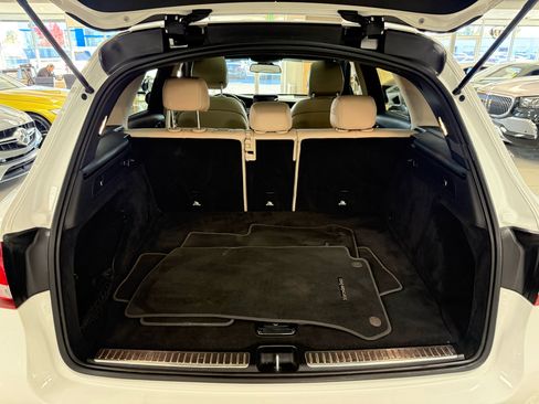 Used 2018 Mercedes-Benz GLC 300 4MATIC image 32