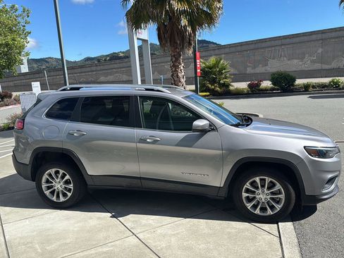 Used 2019 Jeep Cherokee Latitude w/ Popular Appearance Group image 5