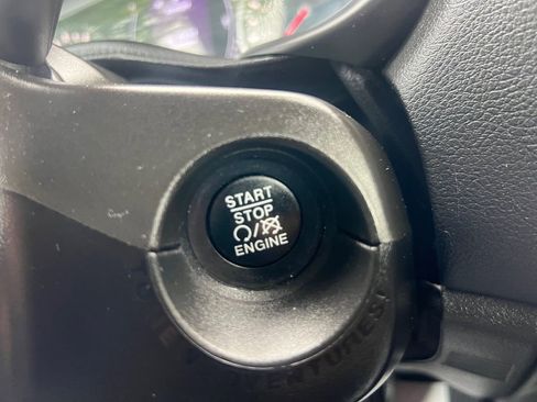 Used 2020 Jeep Renegade Latitude w/ Cold Weather Group image 17