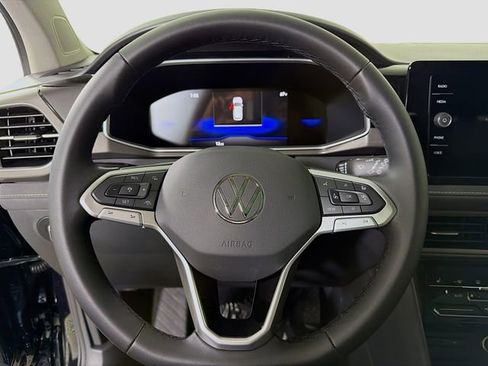New 2026 Volkswagen Taos SE FWD image 12