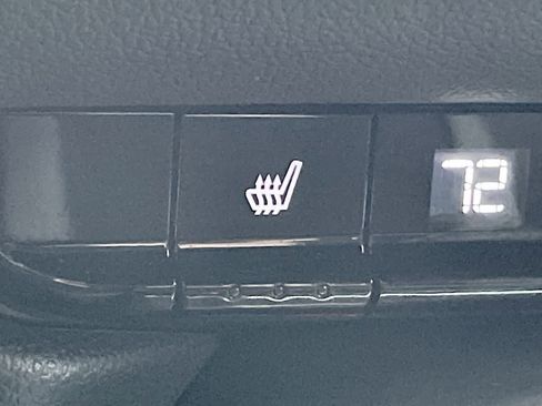 Used 2023 Chevrolet Blazer Premier image 22