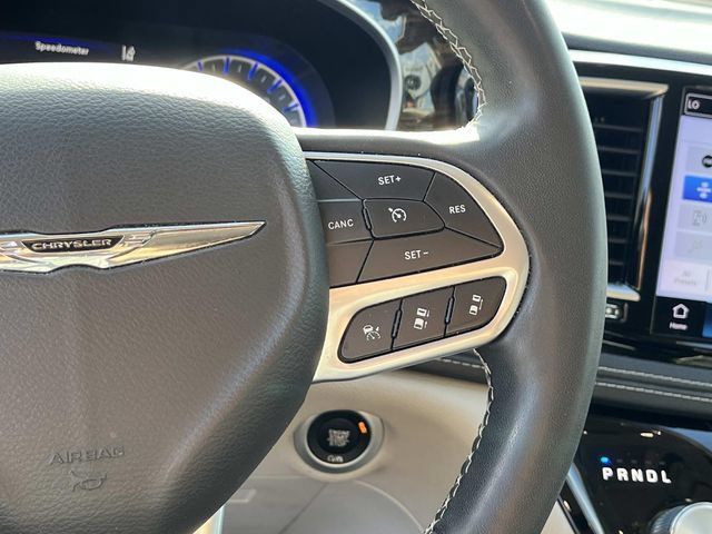 Used 2023 Chrysler Pacifica Limited FWD image 31