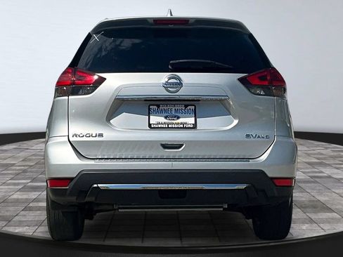 Used 2017 Nissan Rogue SV AWD/4WD image 5