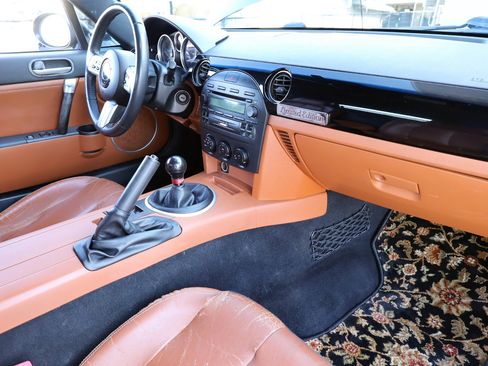 Used 2006 MAZDA MX-5 Miata Grand Touring w/ Suspension Pkg image 18