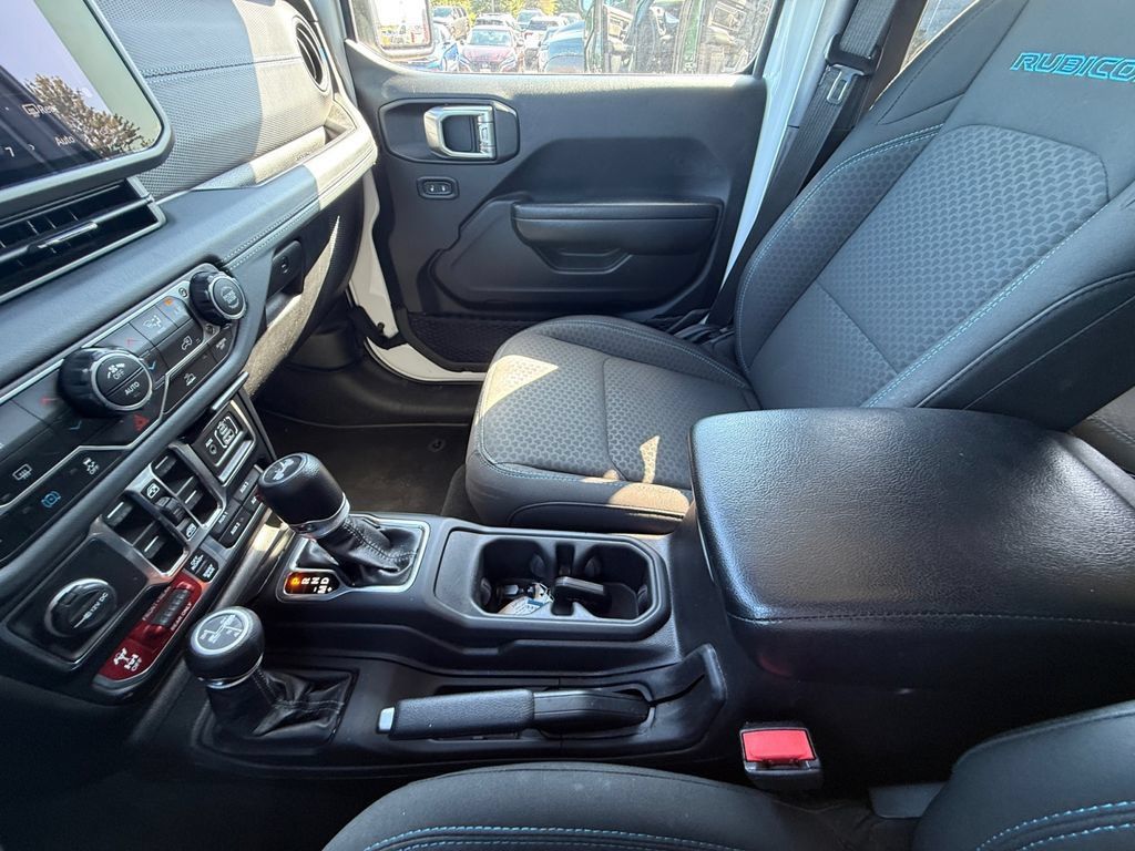 Used 2024 Jeep Wrangler Unlimited Rubicon 4xe AWD/4WD image 28