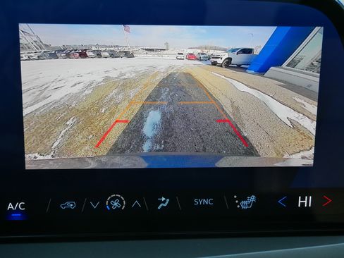 Certified 2025 Chevrolet Traverse LT image 17