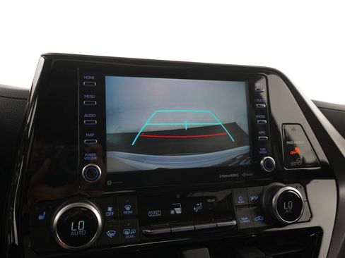 Used 2021 Toyota Highlander XLE AWD/4WD image 27