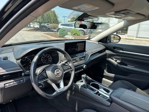 Used 2023 Nissan Altima 2.5 SV w/ SV Premium Package AWD/4WD image 12
