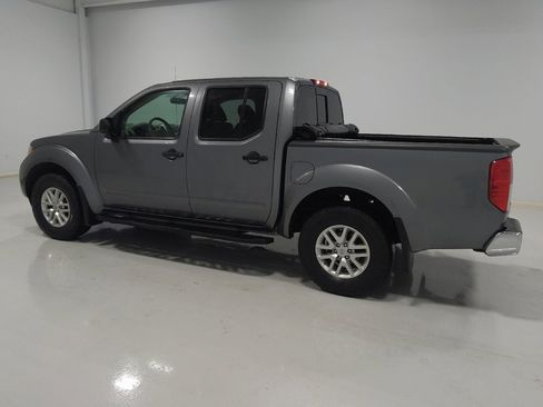 Used 2017 Nissan Frontier SV image 3
