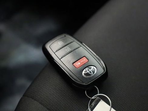 Used 2024 Toyota Tacoma SR5 AWD/4WD image 31
