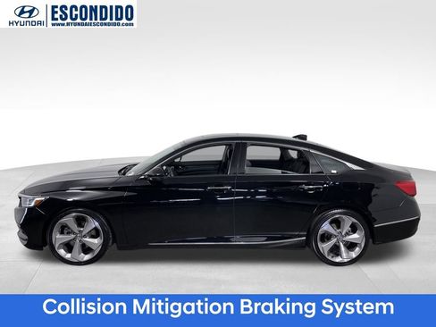 Used 2018 Honda Accord Touring image 3