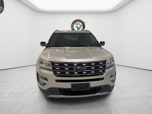 Used 2017 Ford Explorer XLT w/ Equipment Group 201A FWD image 16