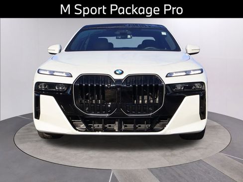 Certified 2025 BMW 760i xDrive image 5