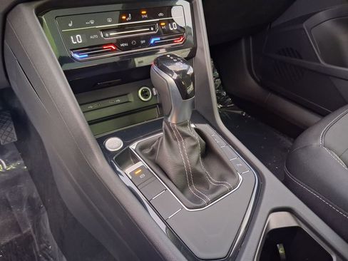 New 2026 Volkswagen Taos SE FWD image 10
