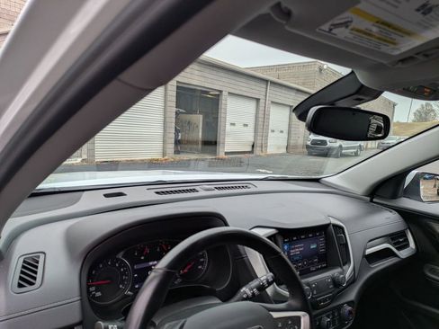 Used 2024 GMC Terrain SLT image 14