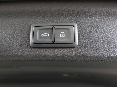 New 2025 Audi Q3 2.0T Premium image 17