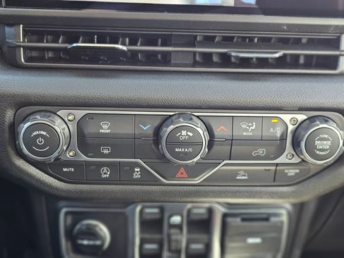 New 2026 Jeep Gladiator Sport image 13