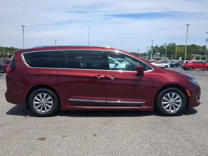 Used 2018 Chrysler Pacifica Touring-L w/ Premium Audio Group