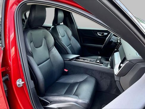 Used 2023 Volvo S60 B5 Core FWD image 9