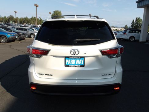 Used 2015 Toyota Highlander XLE AWD/4WD image 4
