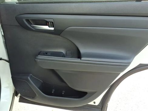 Used 2020 Toyota Highlander XLE image 13